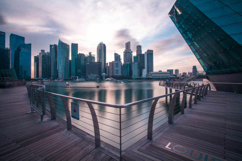 A chill setting in Singapore by the waters, makes it perfect for solo travel for women. 