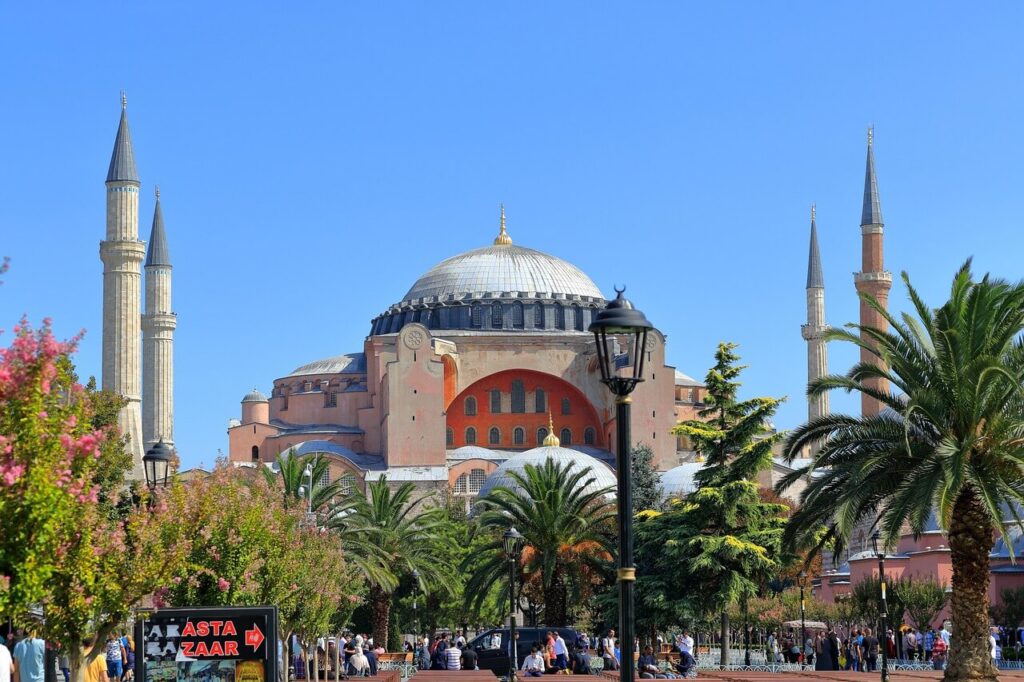 Hagia Sophia mosque exterior - Istanbul 5-day itinerary