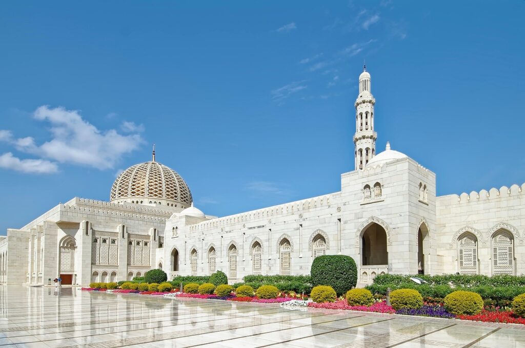 Sultan Qaboos Grand Mosque in Muscat, Oman - a must for a Oman Itinerary