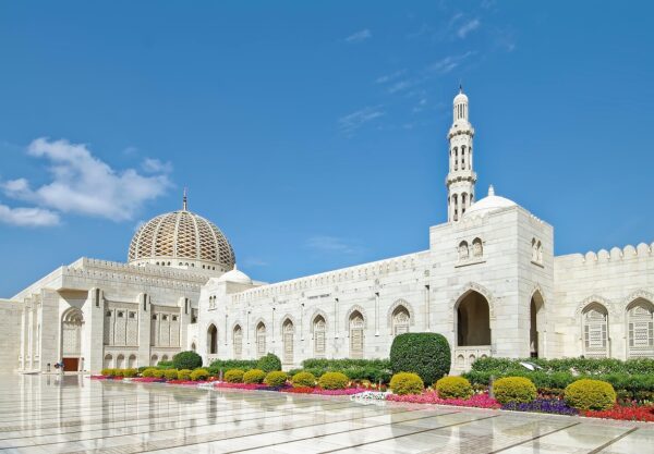 Sultan Qaboos Grand Mosque in Muscat, Oman - a must for a Oman Itinerary